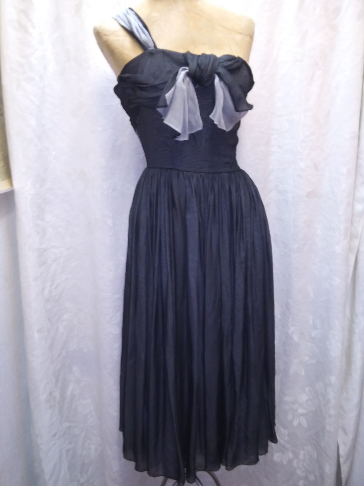 Vintage 1950’s Black & Gray Silk Glamorous Evening Cocktail Dress Size Small