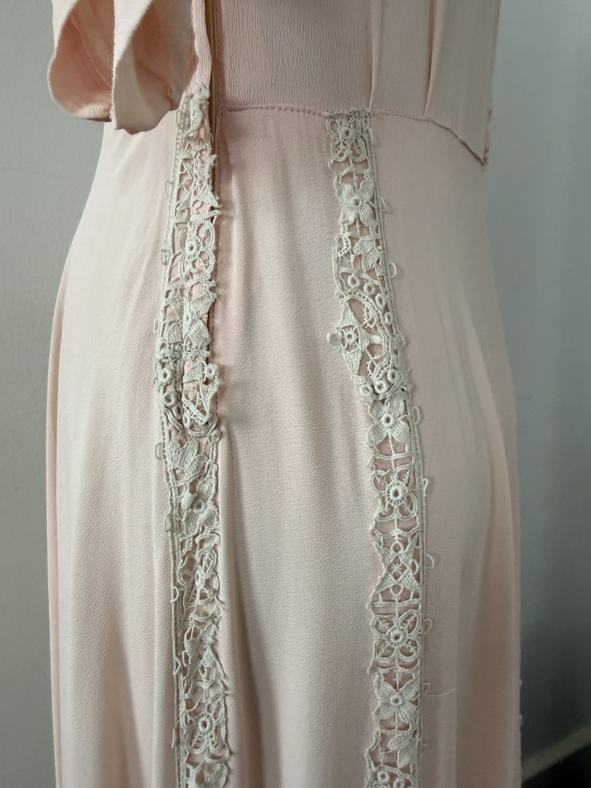Stunning 1940s Pink Crepe/Crocheted Lace Gown Wide Sweep Skirt XS S