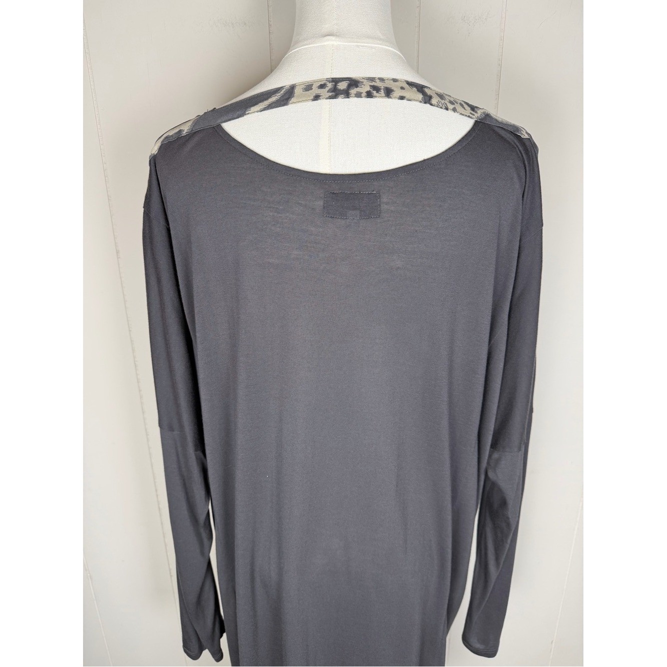 Biya V-Neck Flowy Modal Tunic Top Animal Abstract Print Size Large