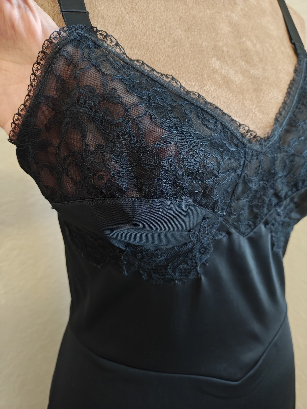 Classic 1960s Laros Black Lingerie Elegant Lace Trim Slip Size 34