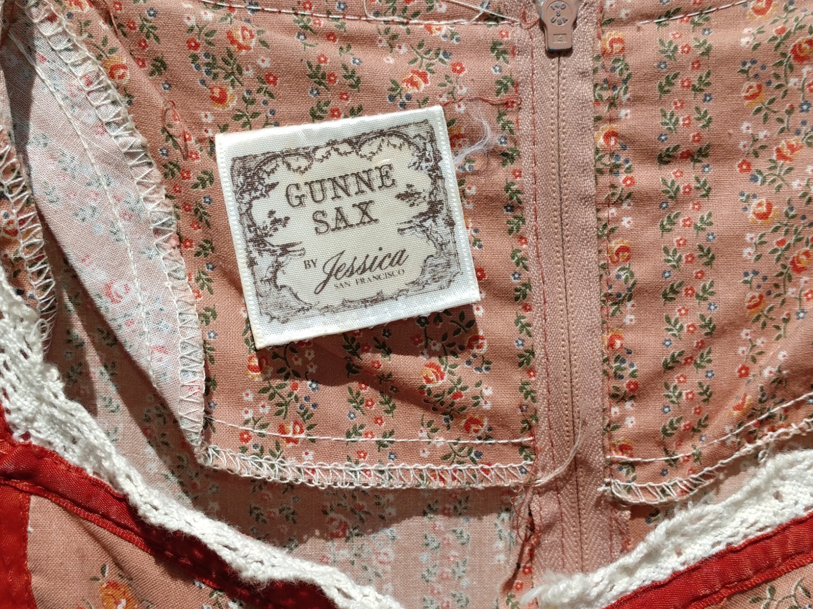 VINTAGE 1970s GUNNE SAX PRAIRIE BOHO DRESS PEACH FLORAL LACE RIBBONS CORSET