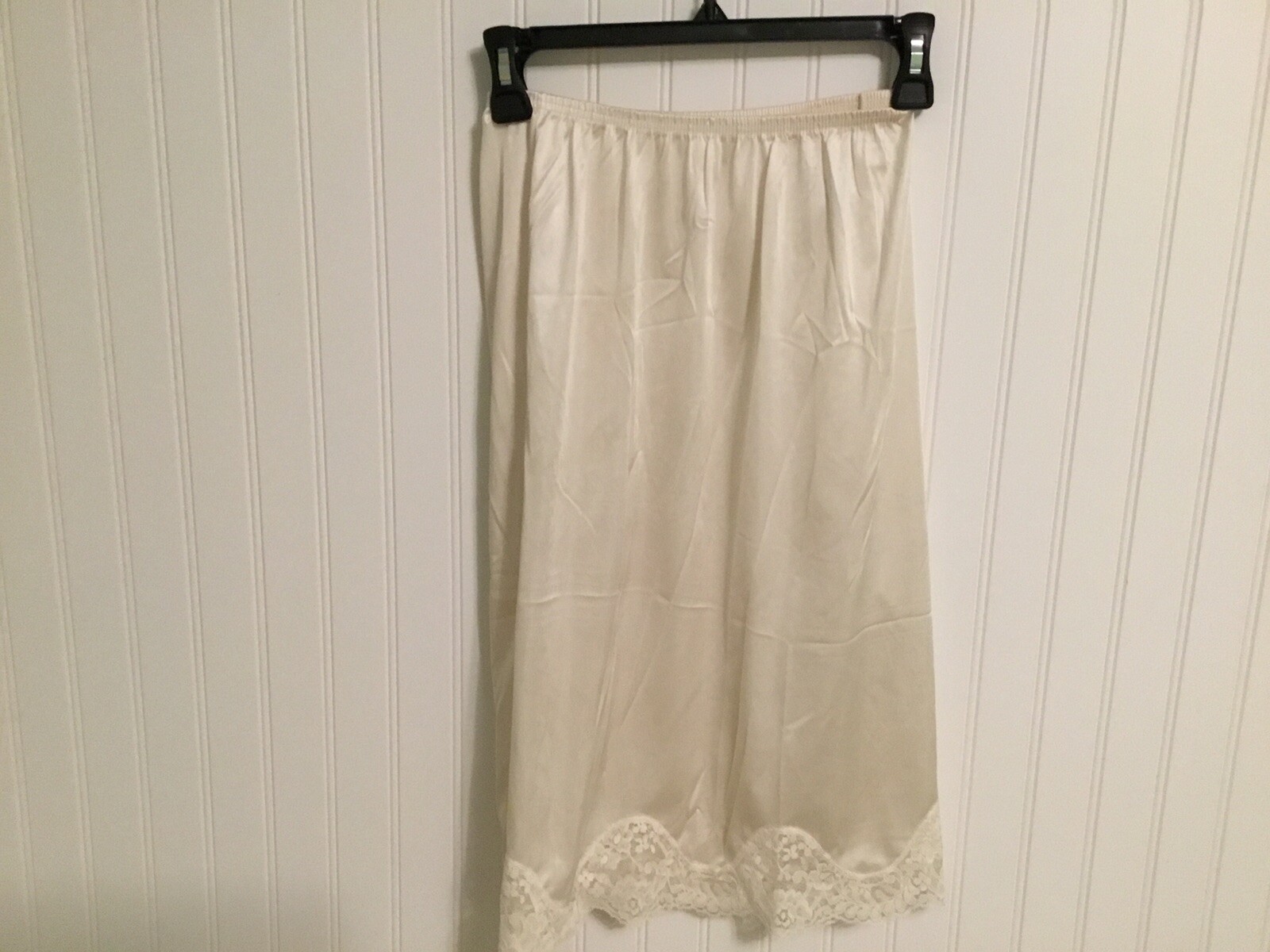 VINTAGE HALF SLIP – BODY LITES FOR JC PENNEY – SIZE Small – Scalloped LACE HEM