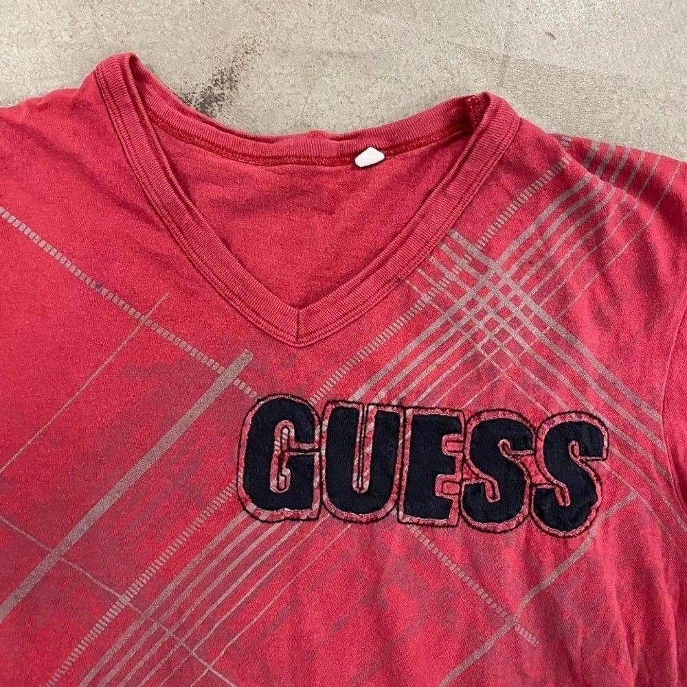 Vintage Y2K Women’s Guess V-Neck Baby Tee Shirt Size M