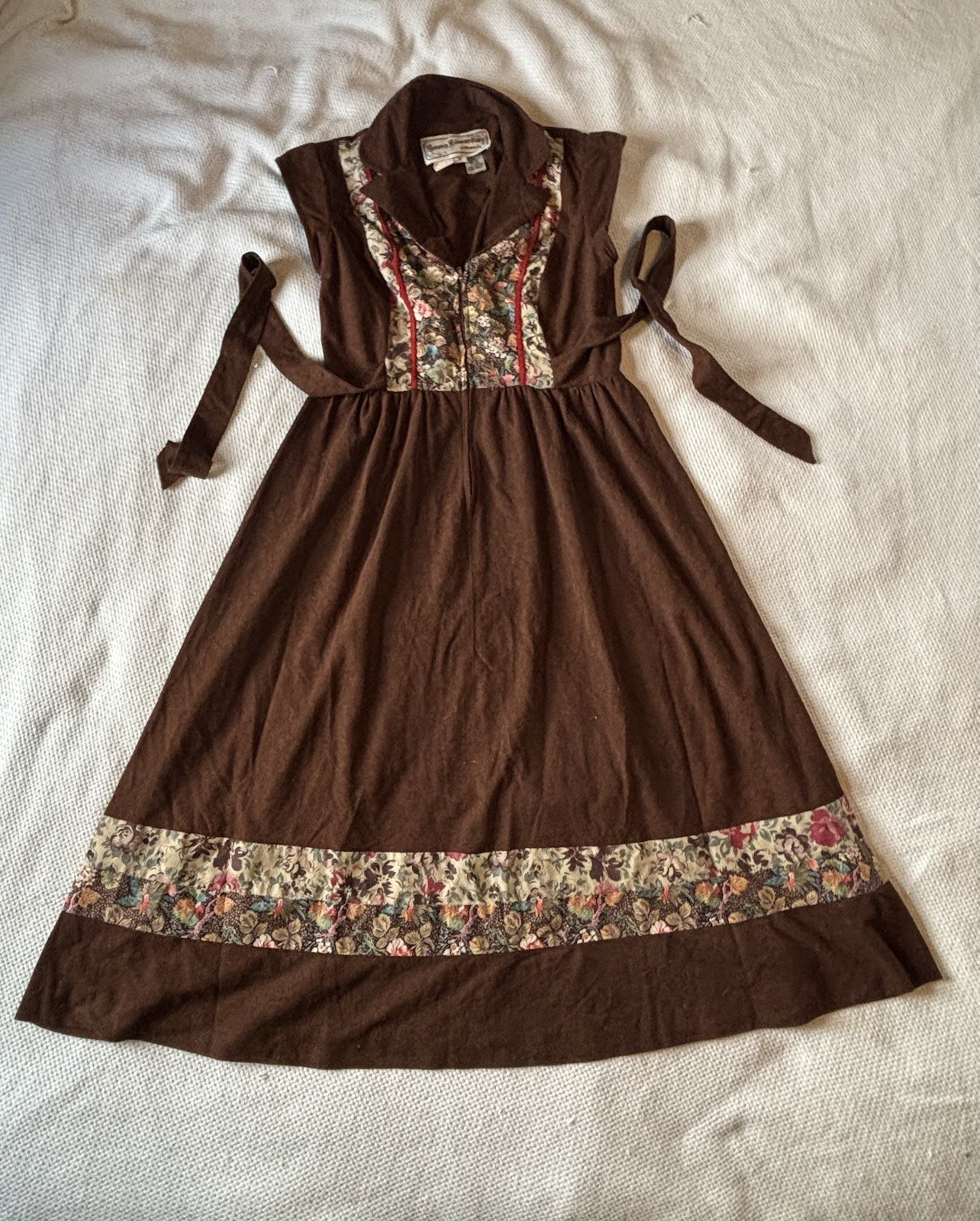 Vintage Young Edwardian Dress [1970s Cottage Core size 9 Or A3 Brown Floral]