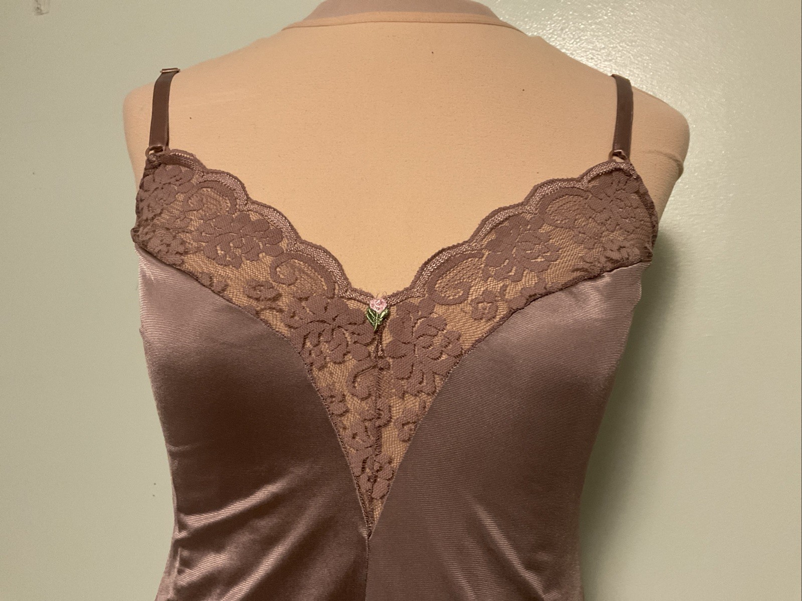 Vintage Maidenform Chantilly Shiny Nylon Snap Crotch Slip Bodysuit Size Small 32