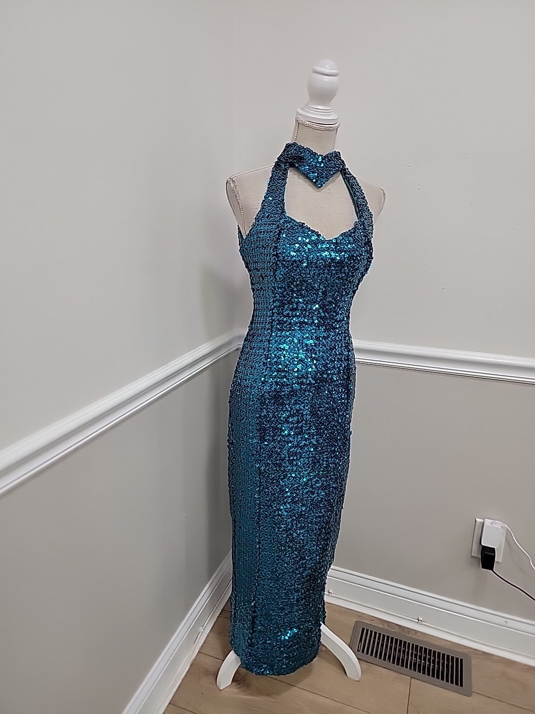 80s Turquoise Sequin Halterneck Evening Gown/Figure-Hugging Maxi Dress/ Cocktail