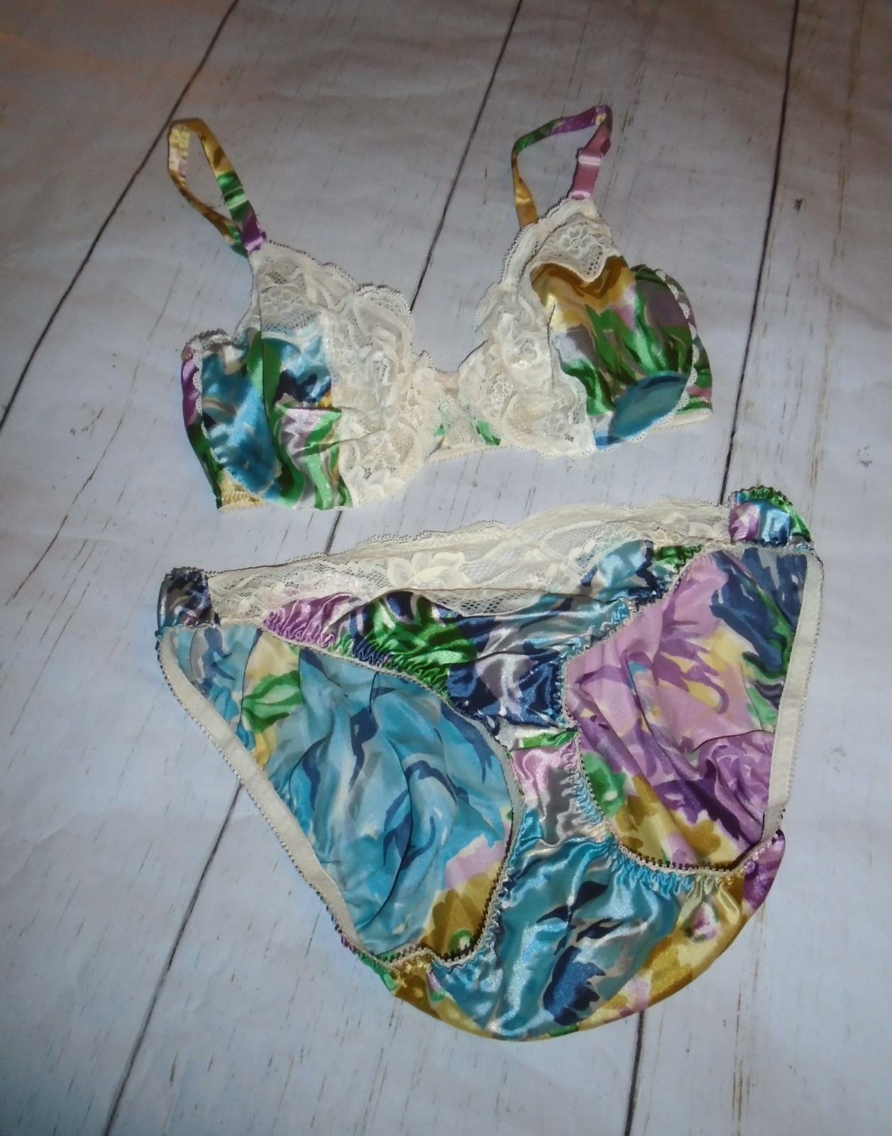 NWT Shiny Floral Print Vintage Women’s VICTORIA’S SECRET Bra & Panty Set 34D L