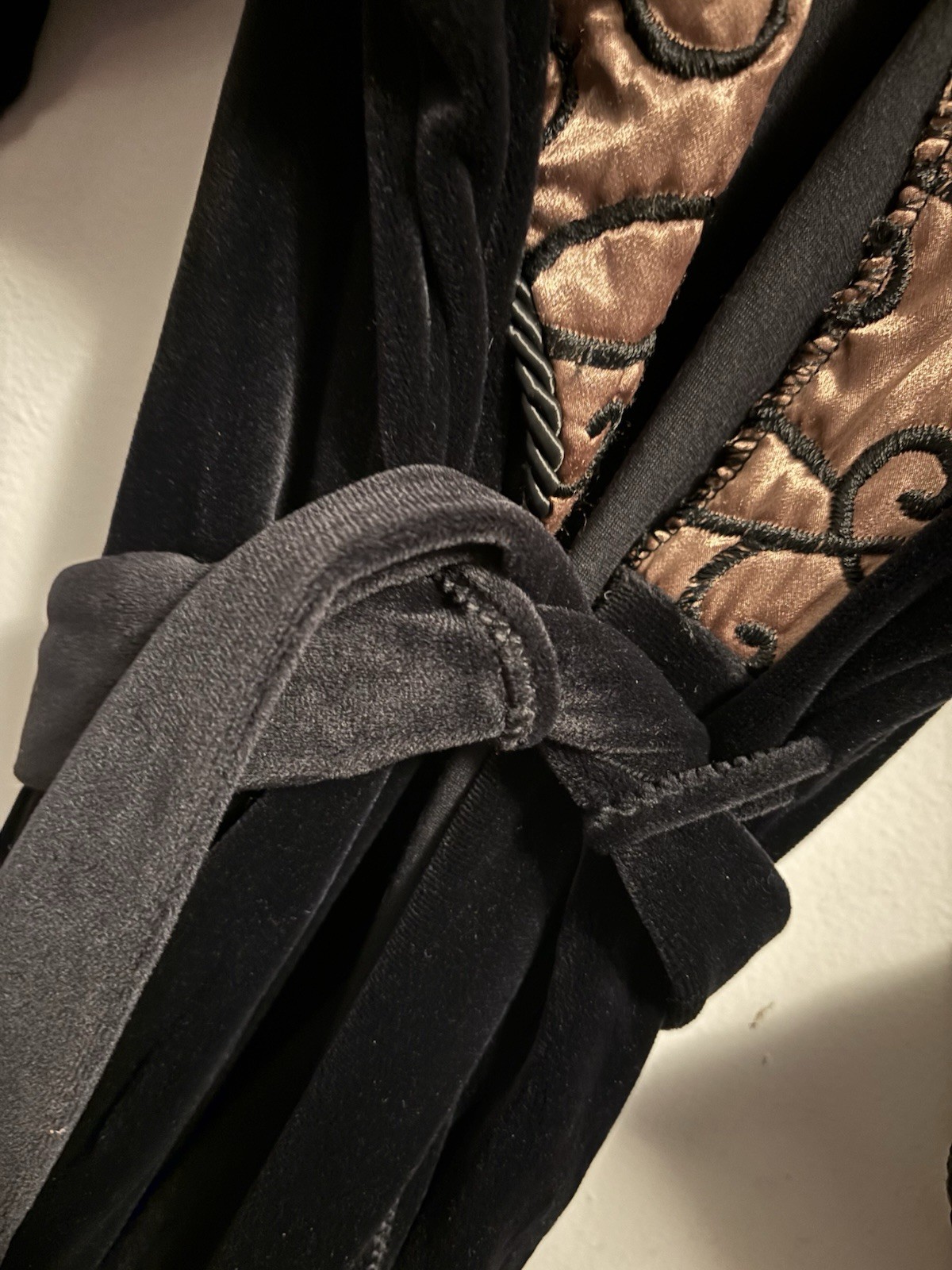 Saks Fifth Avenue Diamond Tea Vintage Black Velour Women’s Embroidered Robe