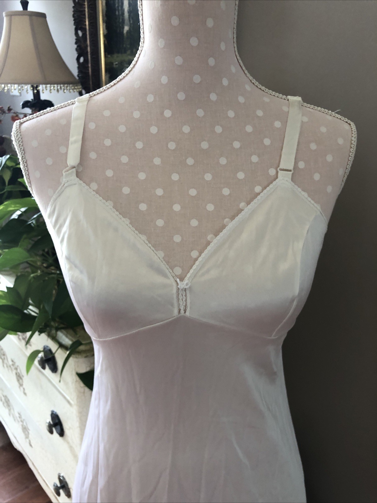 Vintage Full Slip White Women’s Med Size 10/32 Montgomery Ward USA