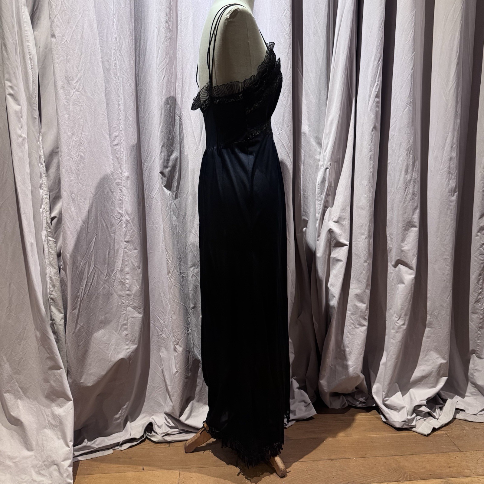 VTG Pleated Ruffle Maxi Boudoir Nightgown M