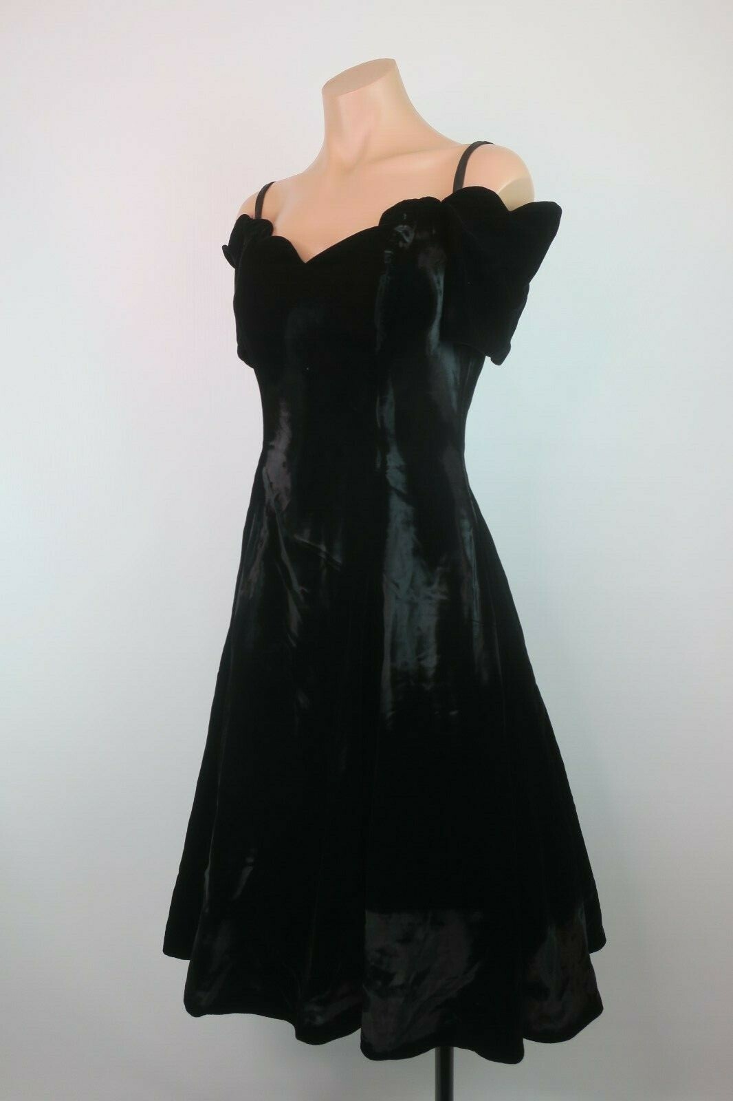 VTG 80s KAREN LUCAS for NIKI Off Shouder Black Velvet Goth Evening PROM Dress M