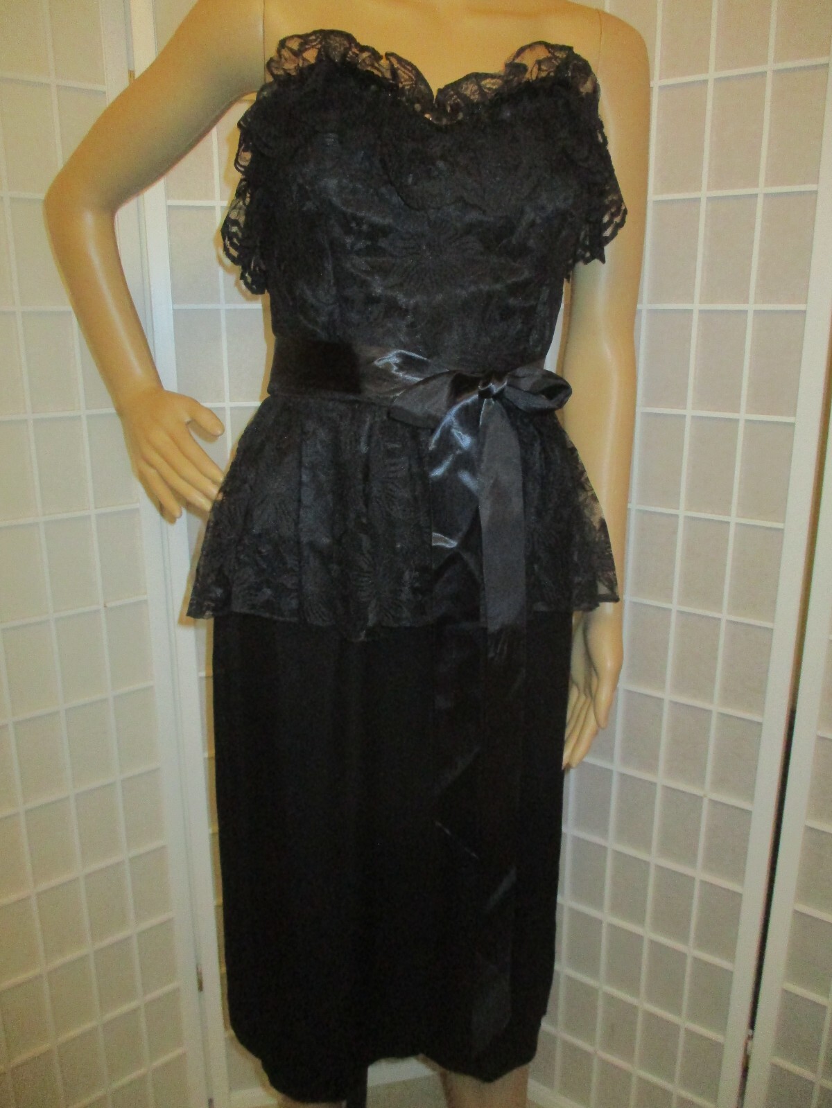 Jolie Madame vintage satin & lace strapless peplum cocktail dress