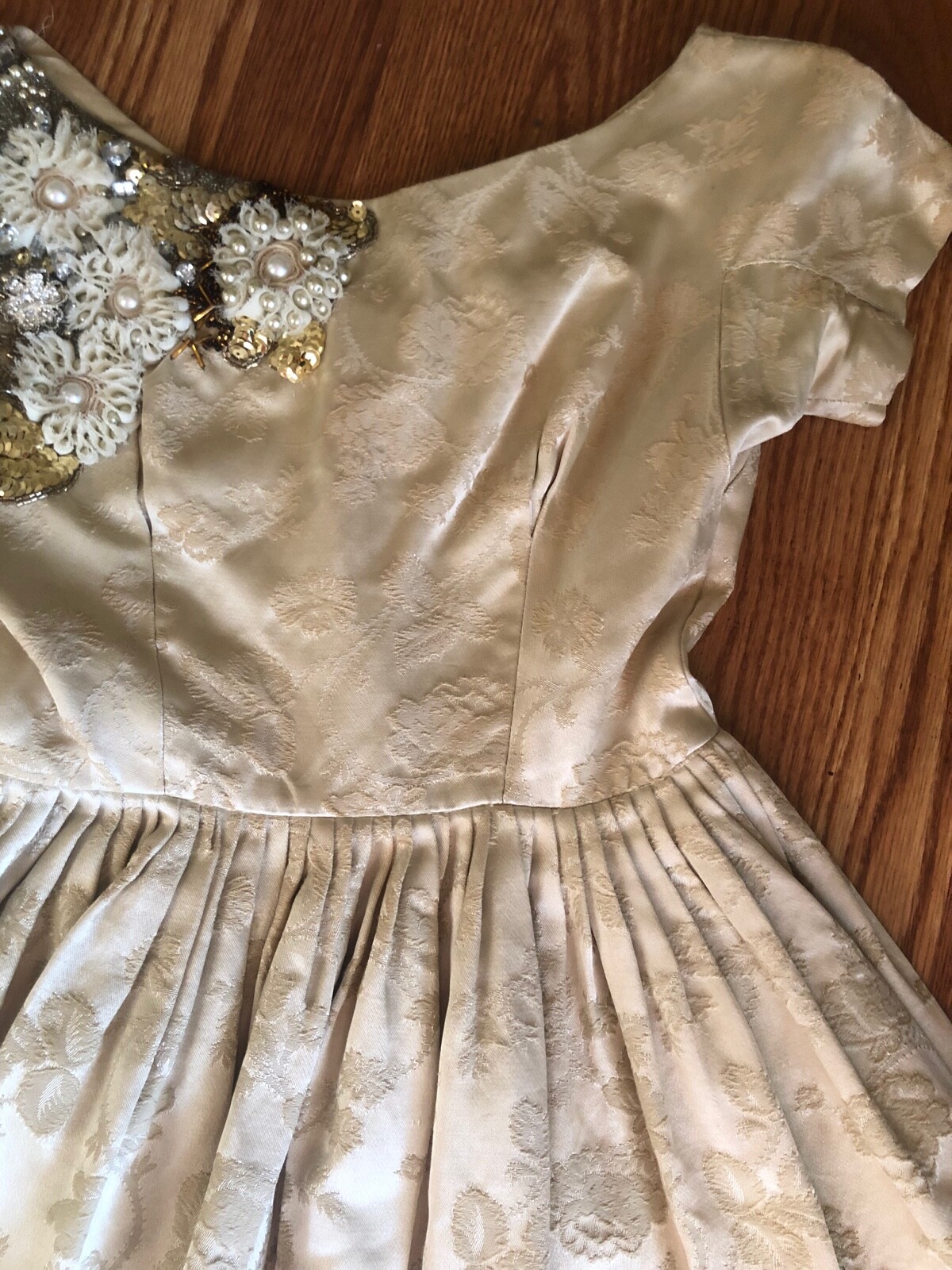 Dress XS Vtg 50s EMBOSSED LEAF BEADED SEQUIN FLORAL Applique PINUP COCKTAIL Gold