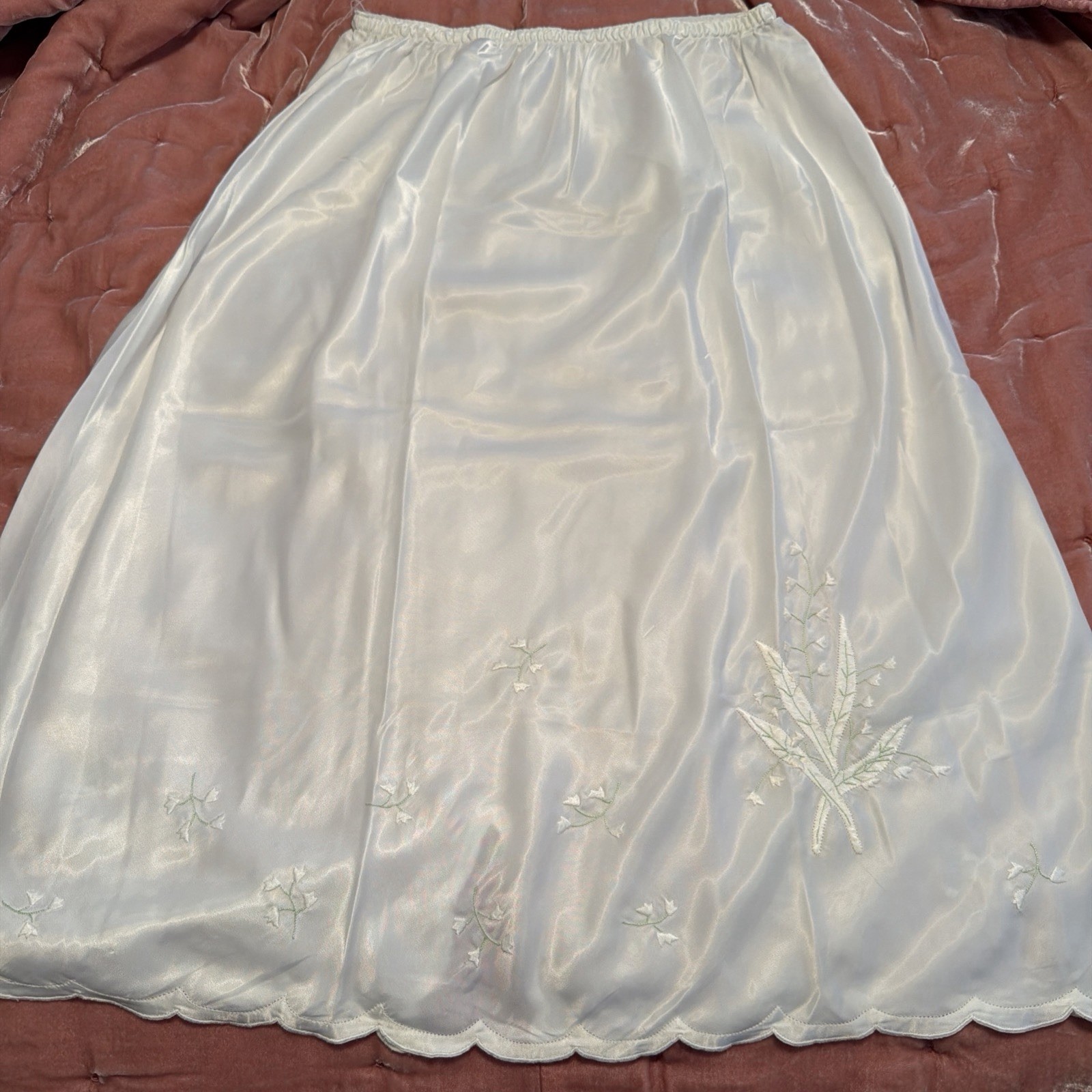 Vintage 60s Odette Barsa sz. LARGE Hand Embroidered Lily of the Valley Half Slip