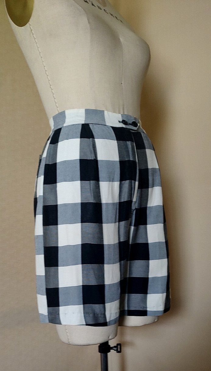 Vtg 1960’s WOMEN’s SHORTS, Large Scale Black & White WOVEN GINGHAM , MINT COND
