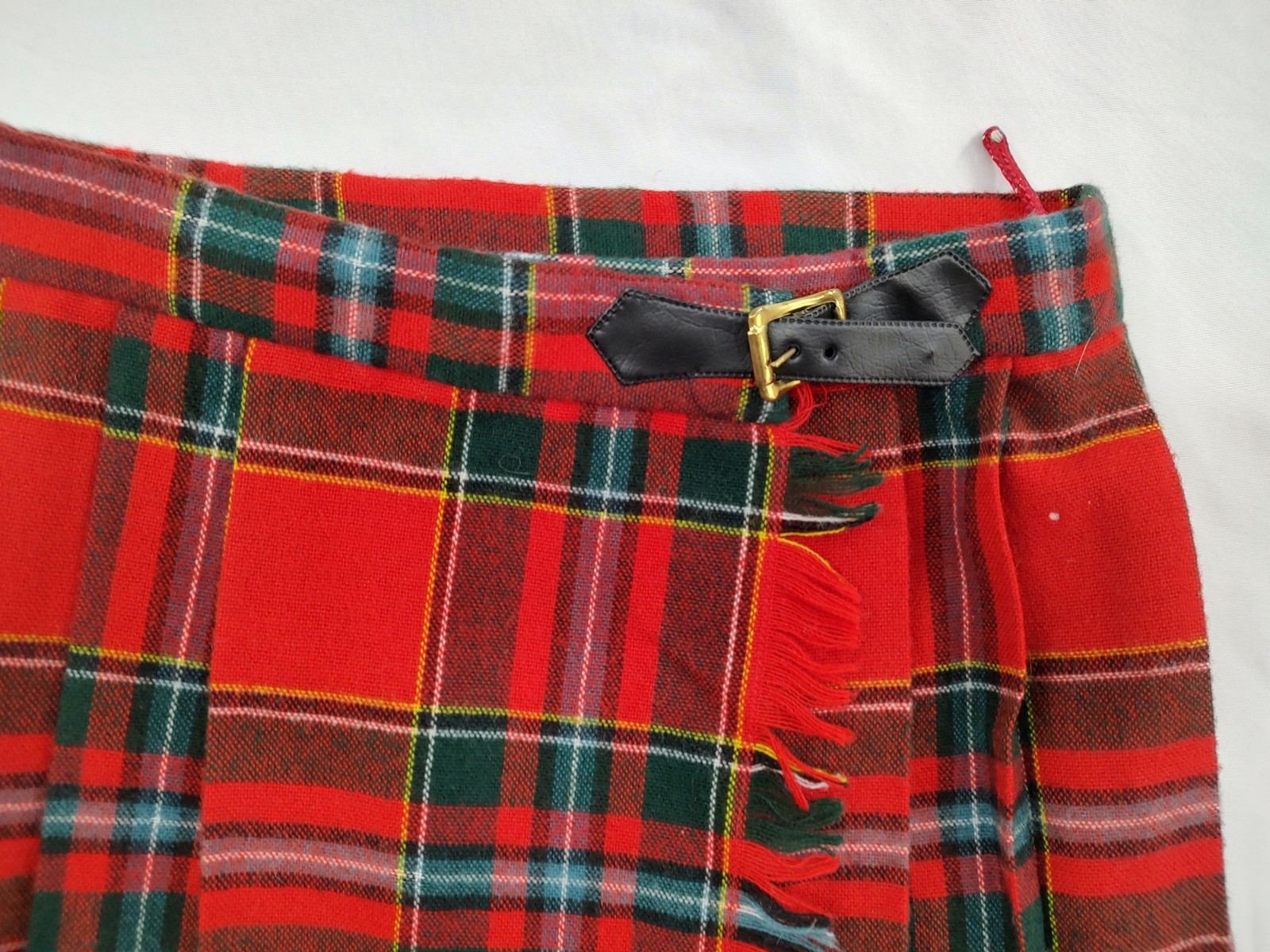 Vintage 80’s Skirt Plaid Tartan Red Wool Blend Pleated w Buckle & Pin Alyssa XS