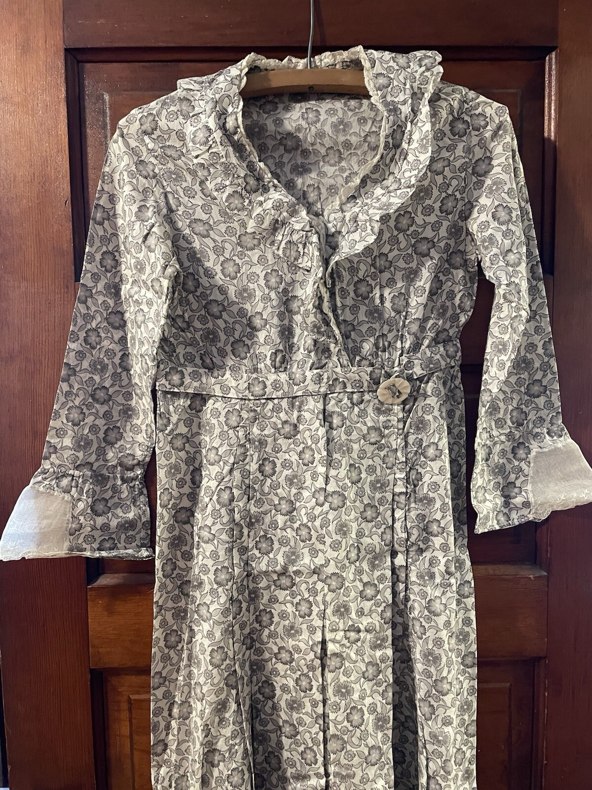 Incredible Early 1900s Cotton Calico Floral Day Dress Gray Lace