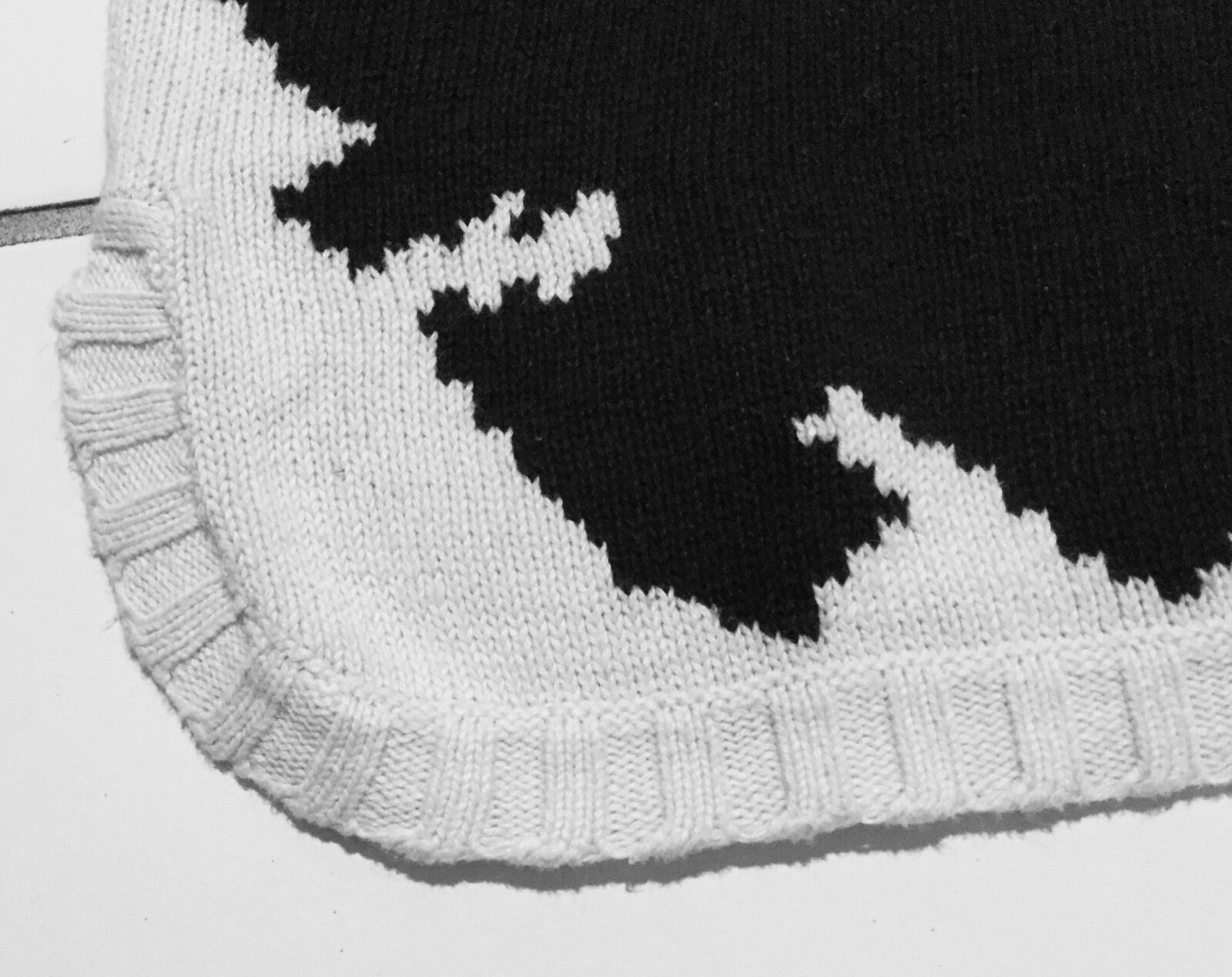 Outlander Women’s Knit Top Size Small White w/ Black Design Ramie/Cotton