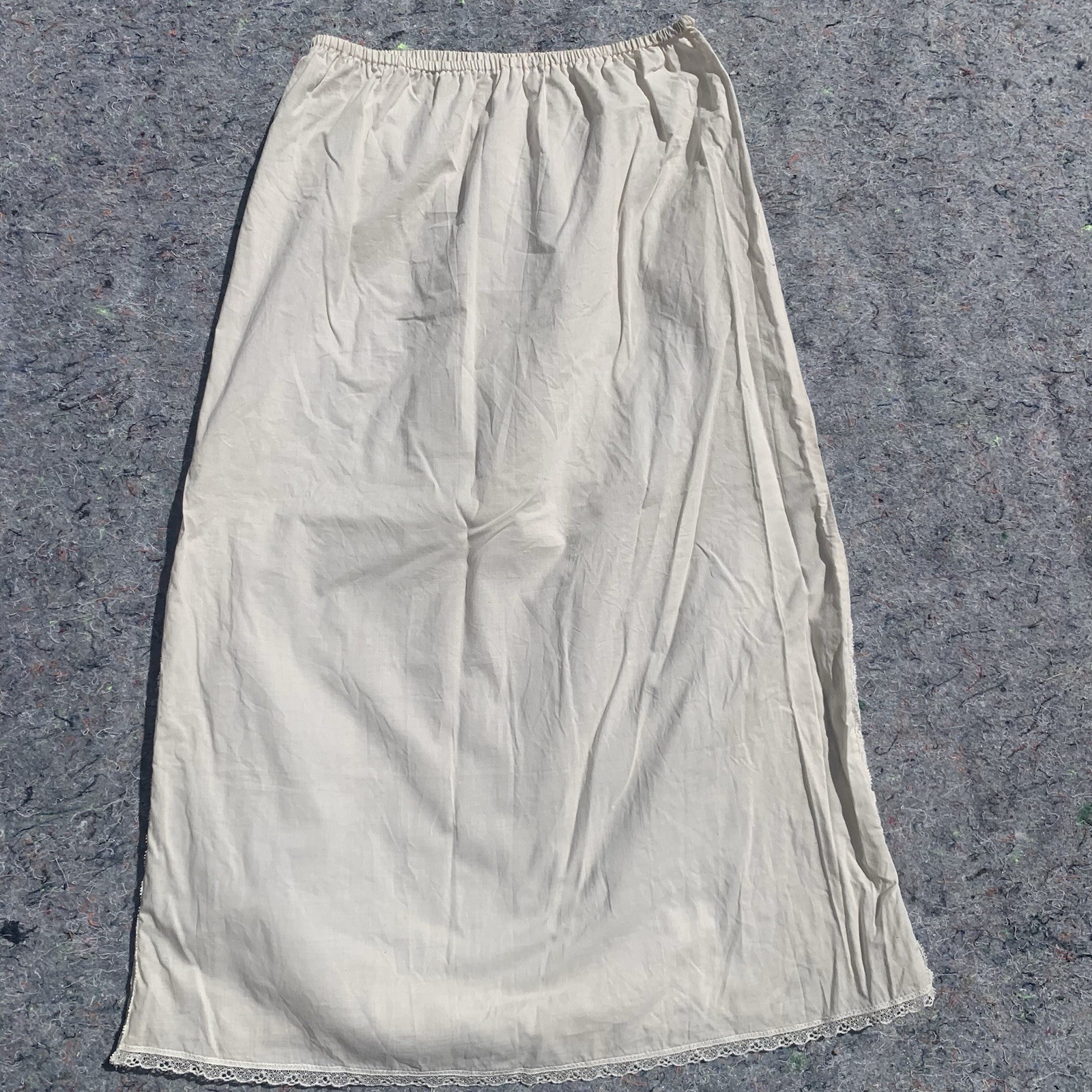 Adorable vintage 70s does Edwardian cream cotton casual skirt w/ lace trim