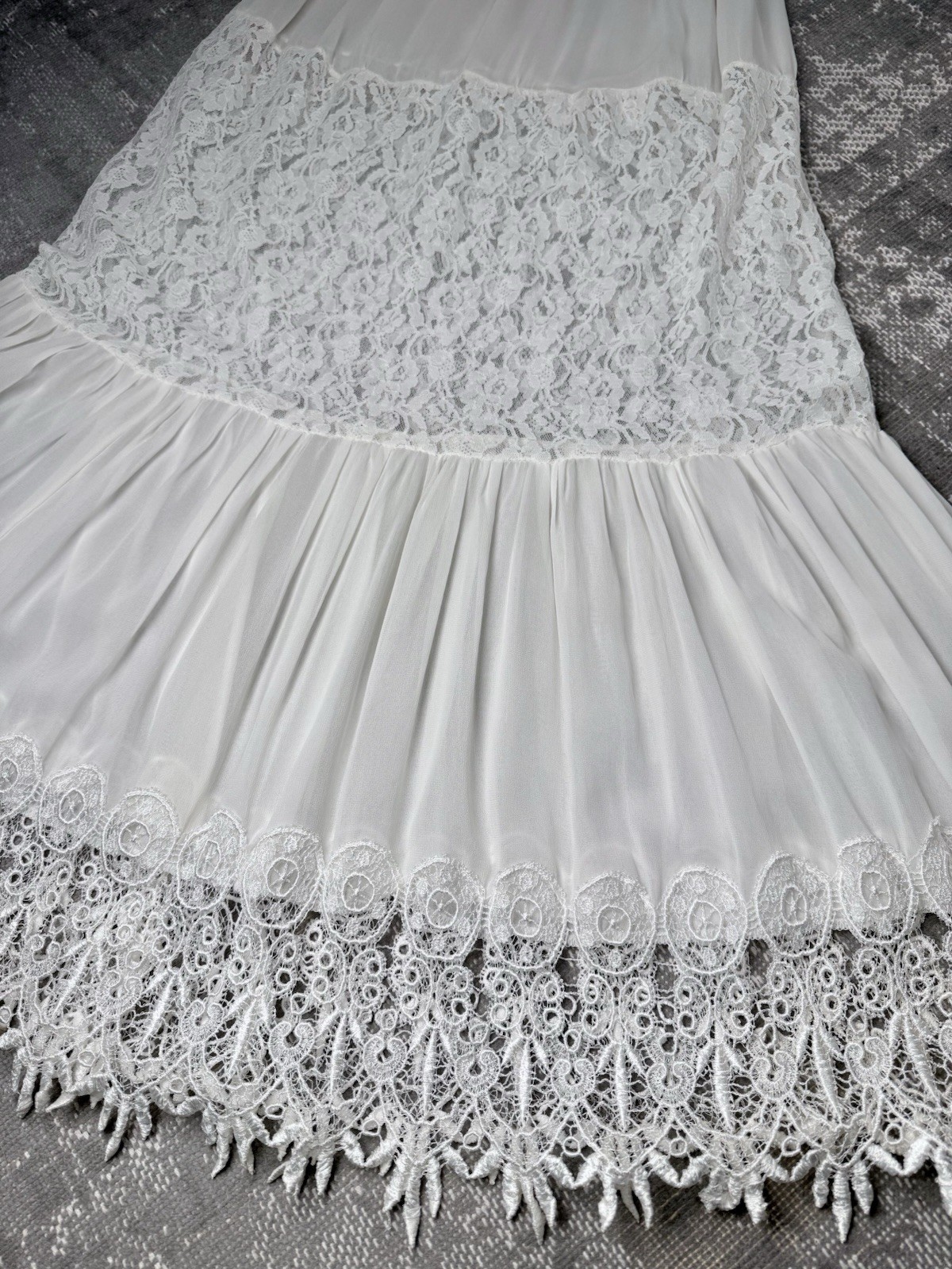 True Vintage SKIRT 1980s Sheer White Lace w/elastic Up to 34” Waist – S/M