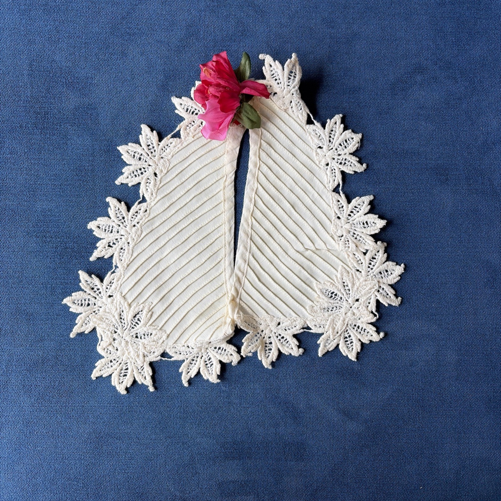 Beautiful Vintage Lace Collar Embellished with Delicate Vintage Buttons