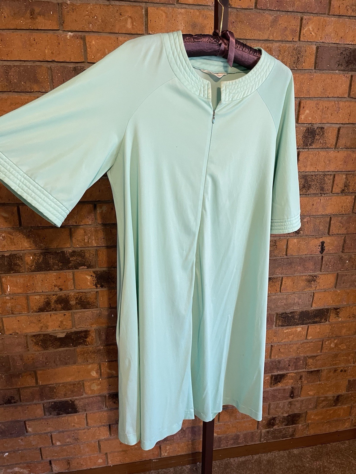 Vintage 70s Vanity Fair Dressing Gown size Med READ DESCRIPTION