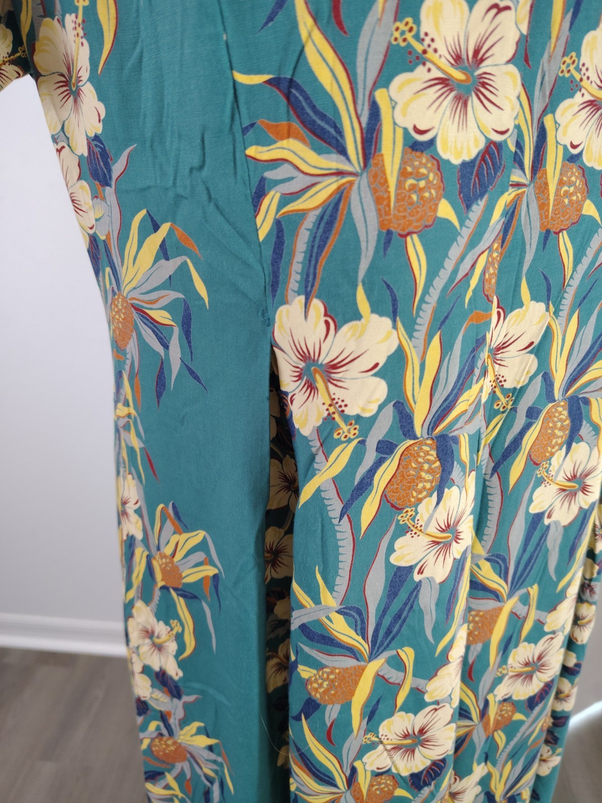 VTG Iolani Hawaiian Muumuu Maxi Dress M Teal Floral Rayon Pleated Filigree…