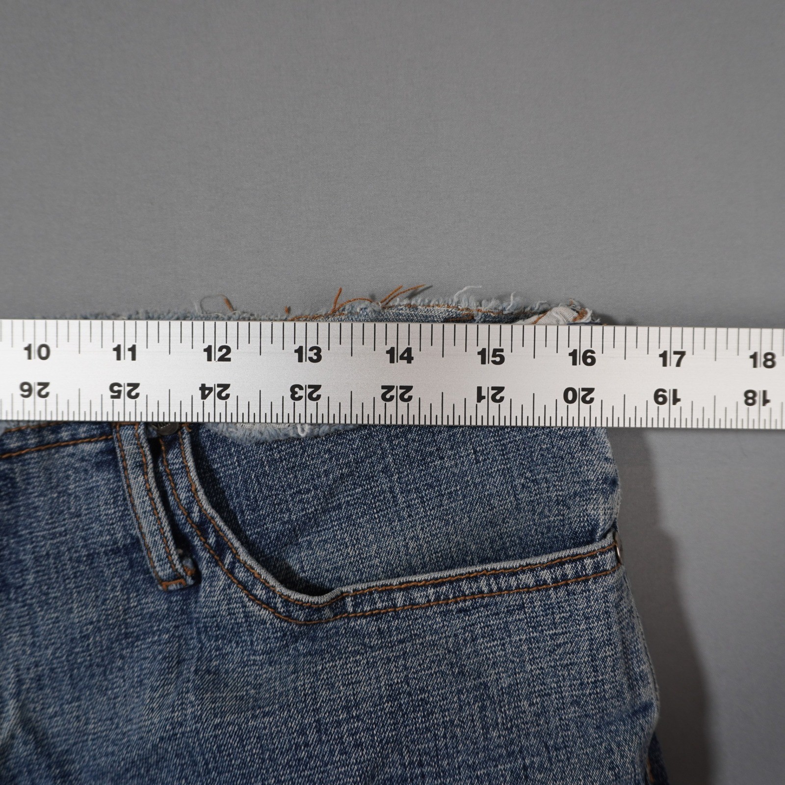 Vintage YMI Lets UBU Women’s Denim Cropped Jeans Frayed Waistline/Legs Size 11