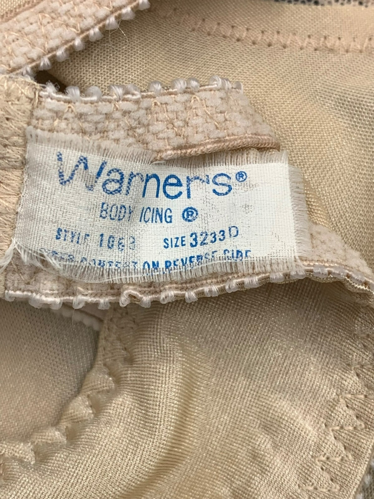Warners Vintage Body Icing Lace Beige Bra Style 1683 Nylon/Spandex 32D/33D