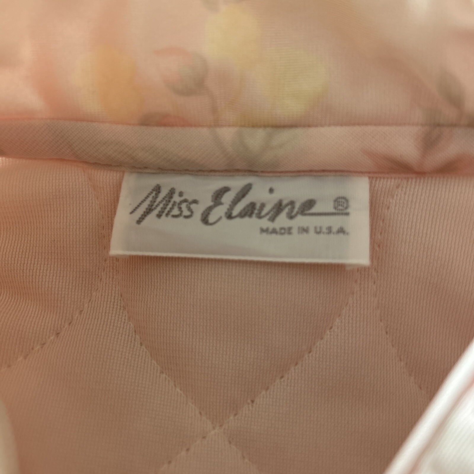 Vintage Miss Elaine 3/4 Length Light Weight Quilted Granny Robe Pink Pattern