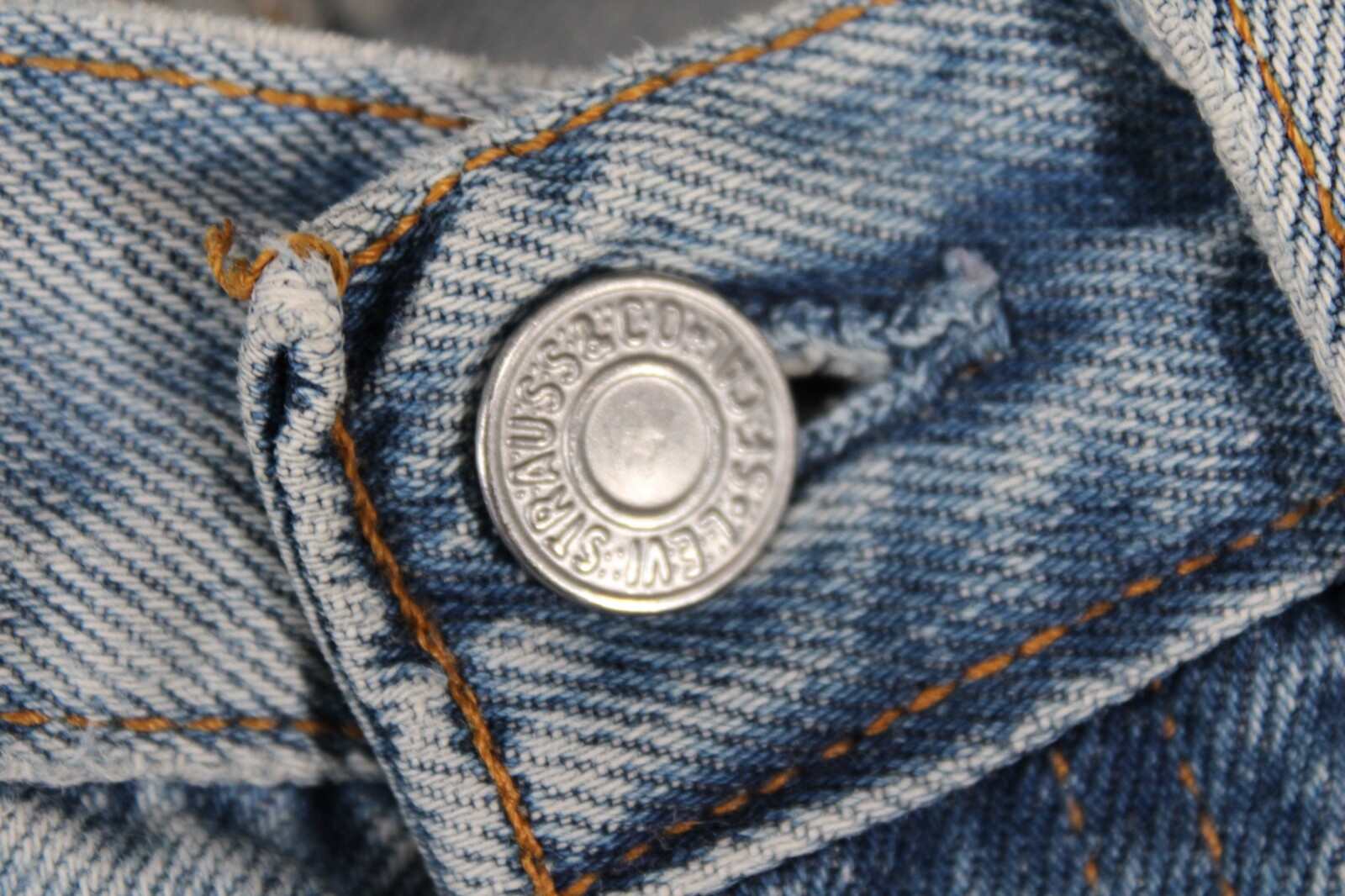 Vintage 1990s Levi’s 501 USA Button Fly BLUE Denim Jeans Women Women’s 31W x 32L