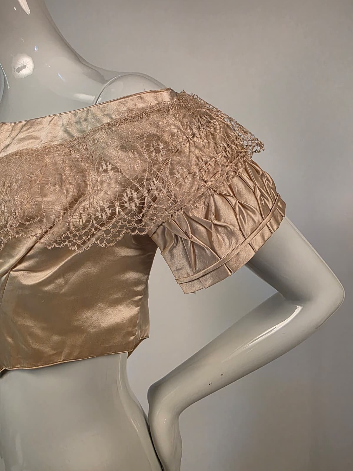 CIVIL WAR 1860’S SILK SATIN WEDDING BALL GOWN BODICE W RUCHING + LACE 