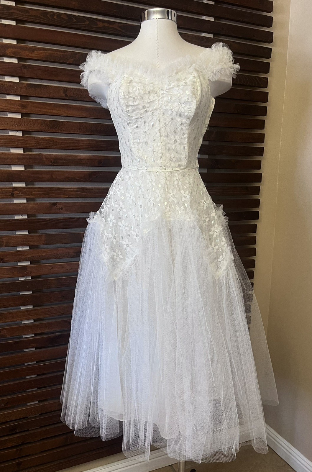 1950s Vintage White & Metallic Silver Tulle Layered Prom Wedding Dress Gown