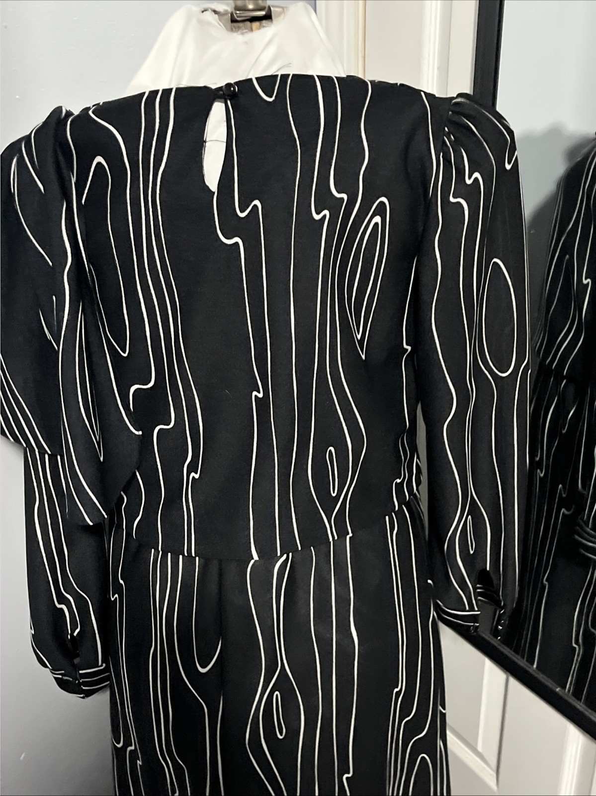 VINTAGE TJUNIORS FABULOUS BLACK WHITE DRESS ABSTRACT 8/10