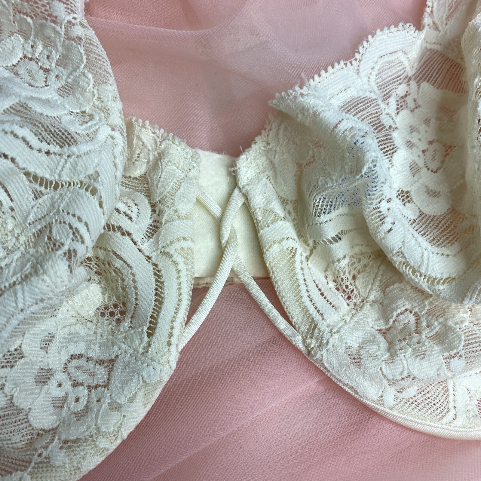 Vintage Vanity Fair Nylon Lace Unlined Bra Size 34D Ivory Underwired Fem 75-075