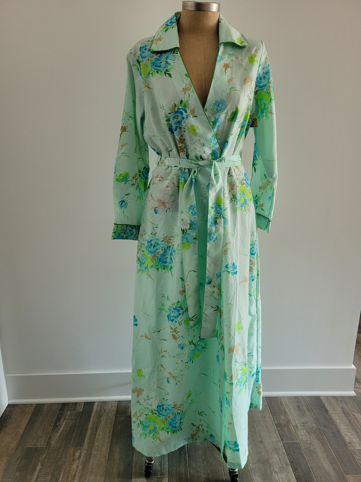 Vintage 1970s Pale Green Floral Kimono Robe House Coat Sears w Original Tags L