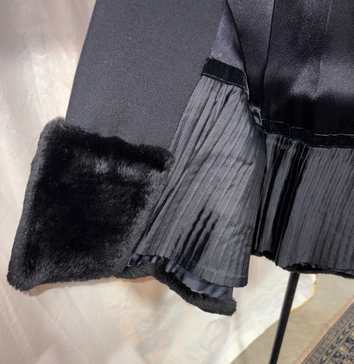 Vintage 1940s 1950s Women’s Black Swing Winter Coat Chinchilla Fur Trim New York