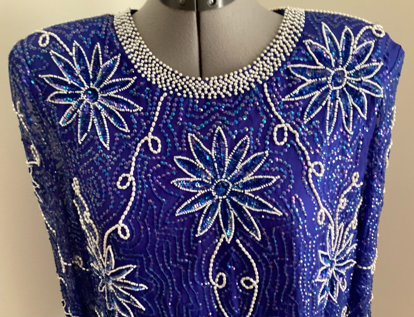 VTG Avalon sequin beaded long sleeve top blue white floral lined silk Large