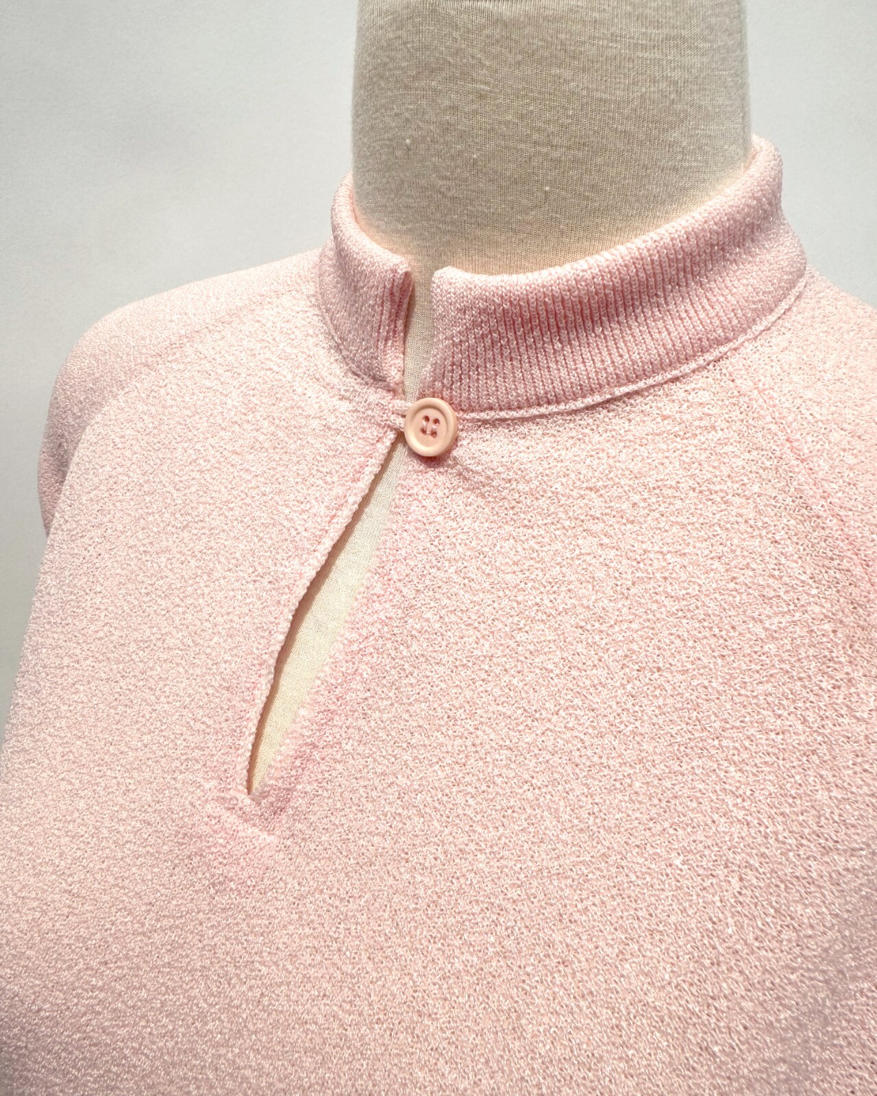 Vintage 1960s Light Pink Mod Mock Neck Turtleneck Short Sleeve Top Size Large