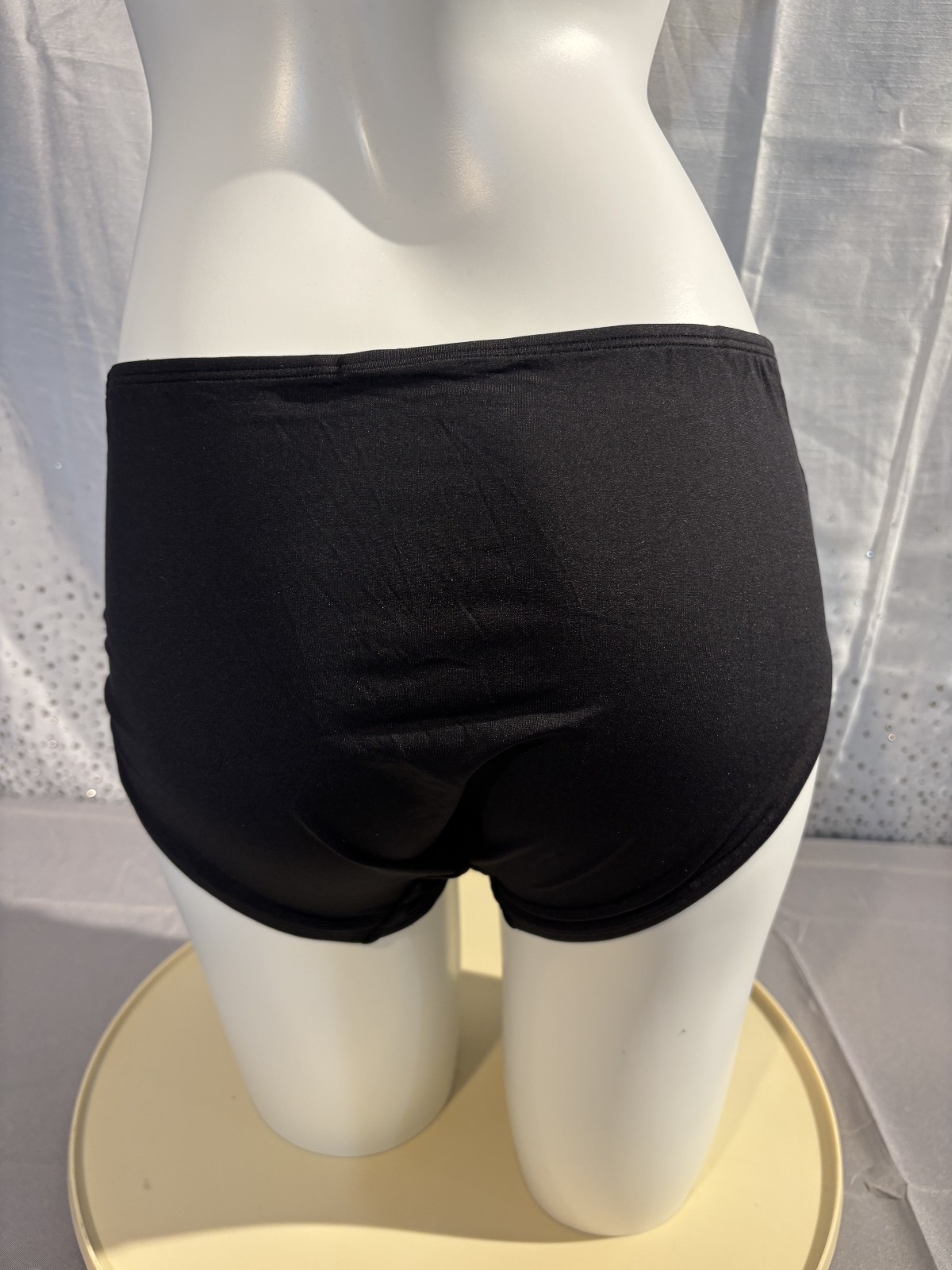 OLGA vintage 23273 NWT BLACK Without a Stitch microfiber Hipster Brief size 8/XL