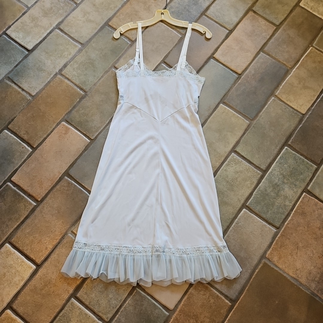 Vtg 50s Evette Baby Blue Full Slip Nightie Crystal Pleating Bodice & Lace 32″