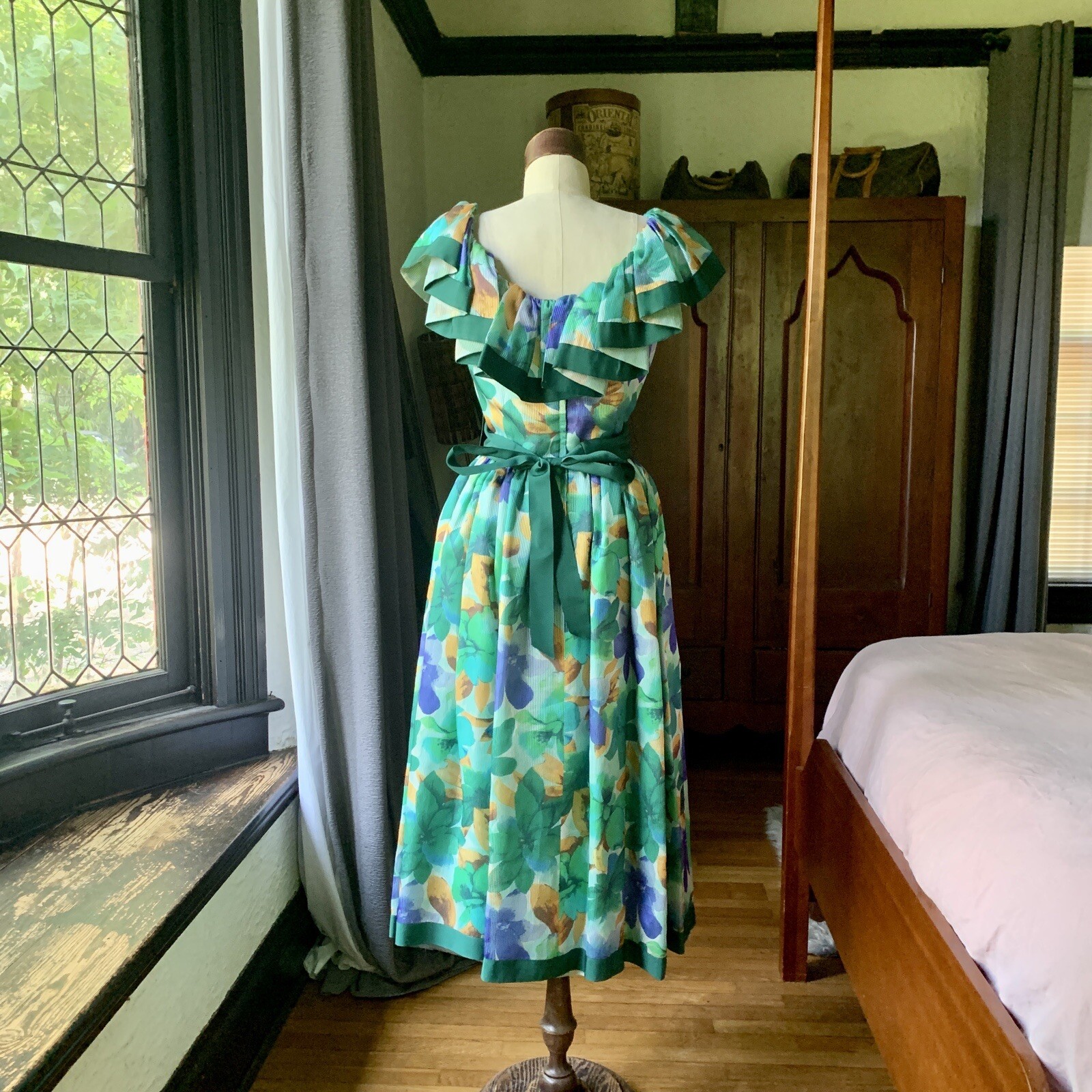 Vintage WILLIAM PEARSON Designer Floral Green Dress Ribbon Ruffle Off Shoulder 8