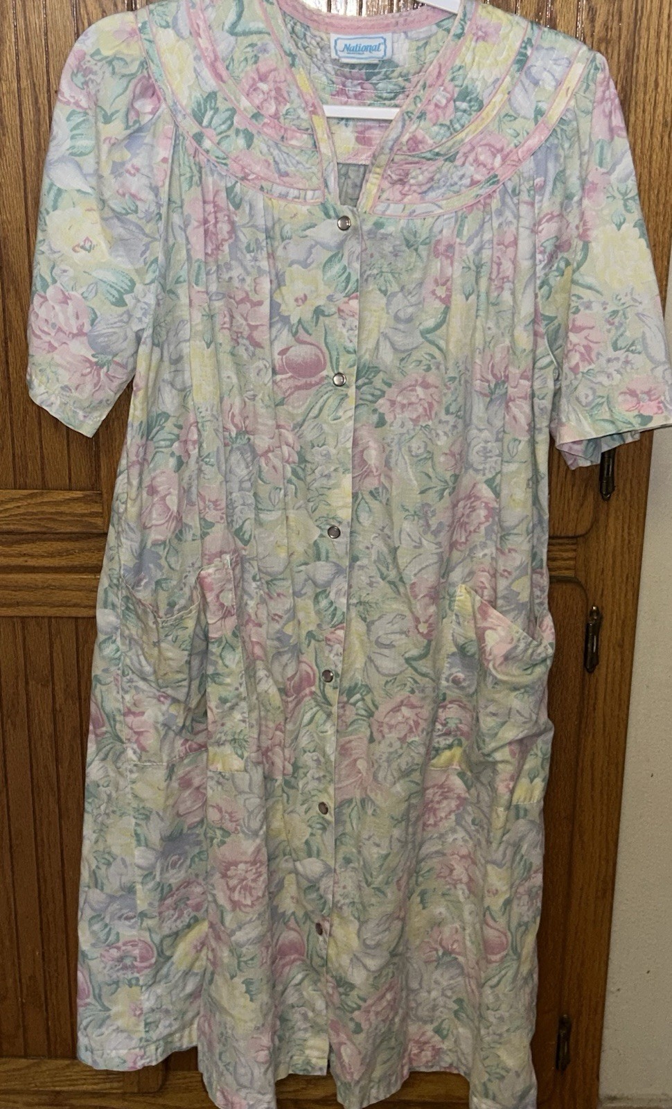 Vintage Grandma Core National Robe/Housecoat Pearl Buttons Pink Floral Size M