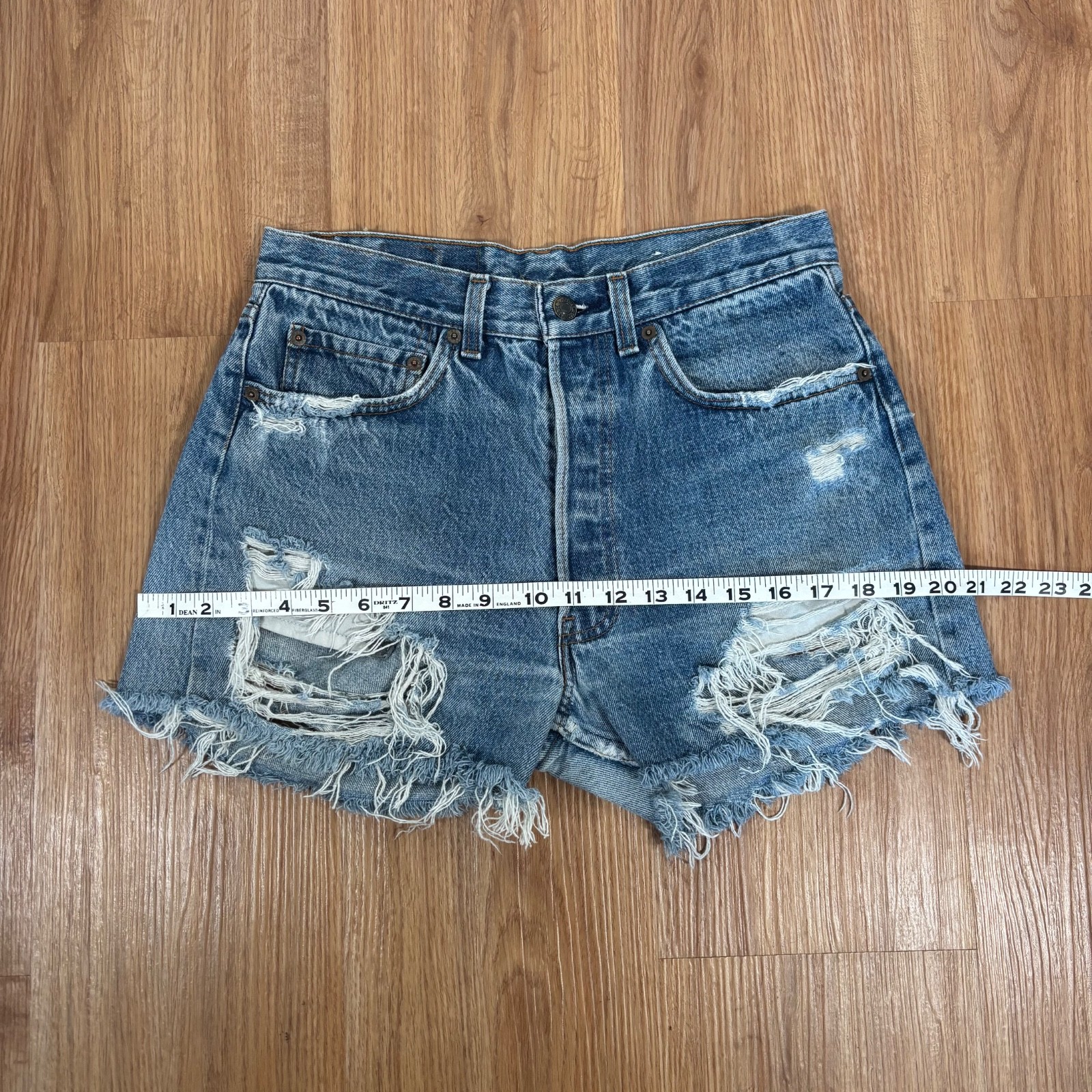 VTG Levi’s 501 Cutoffs 80s Women’s Sz 28 Med Wash Distressed Retro Made in USA
