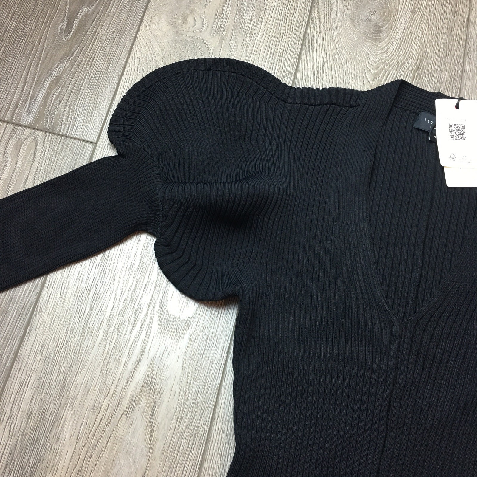 NWT ted baker rib detail knit top with extreme sleeves Size 4 Black