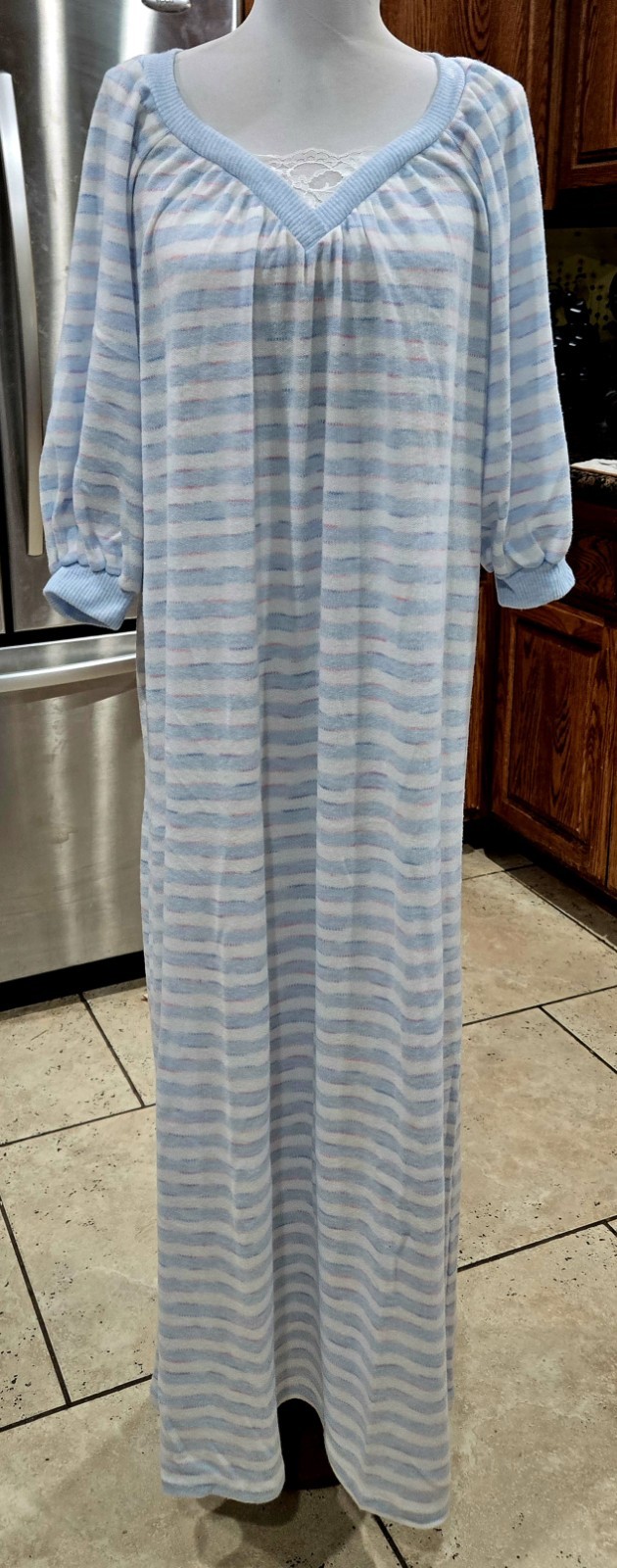 1980s DONNA RICHARD GILLIGAN & O’MALLEY Striped Polyester Acrylic Nightgown Sz M