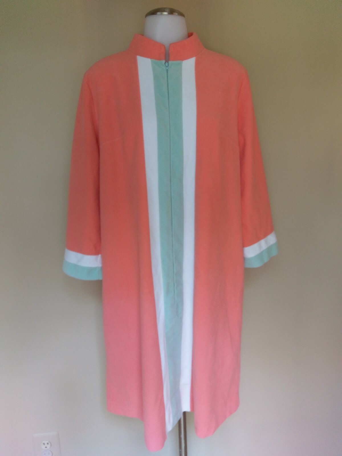 Vintage Vanity Fair Velour Robe 16 Zip Front Salmon Orange Coral Pink Mint Green
