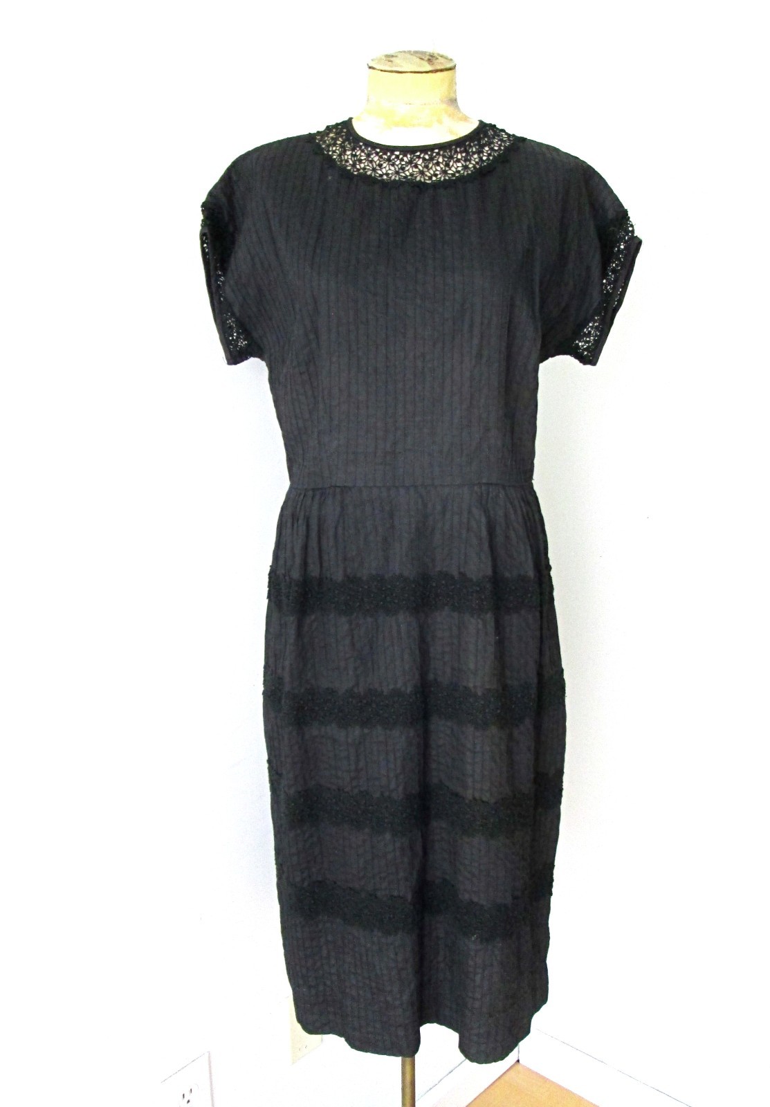 Vintage 1950’s rockabilly black dress pin tuck pleats ribbon lace trim M/L