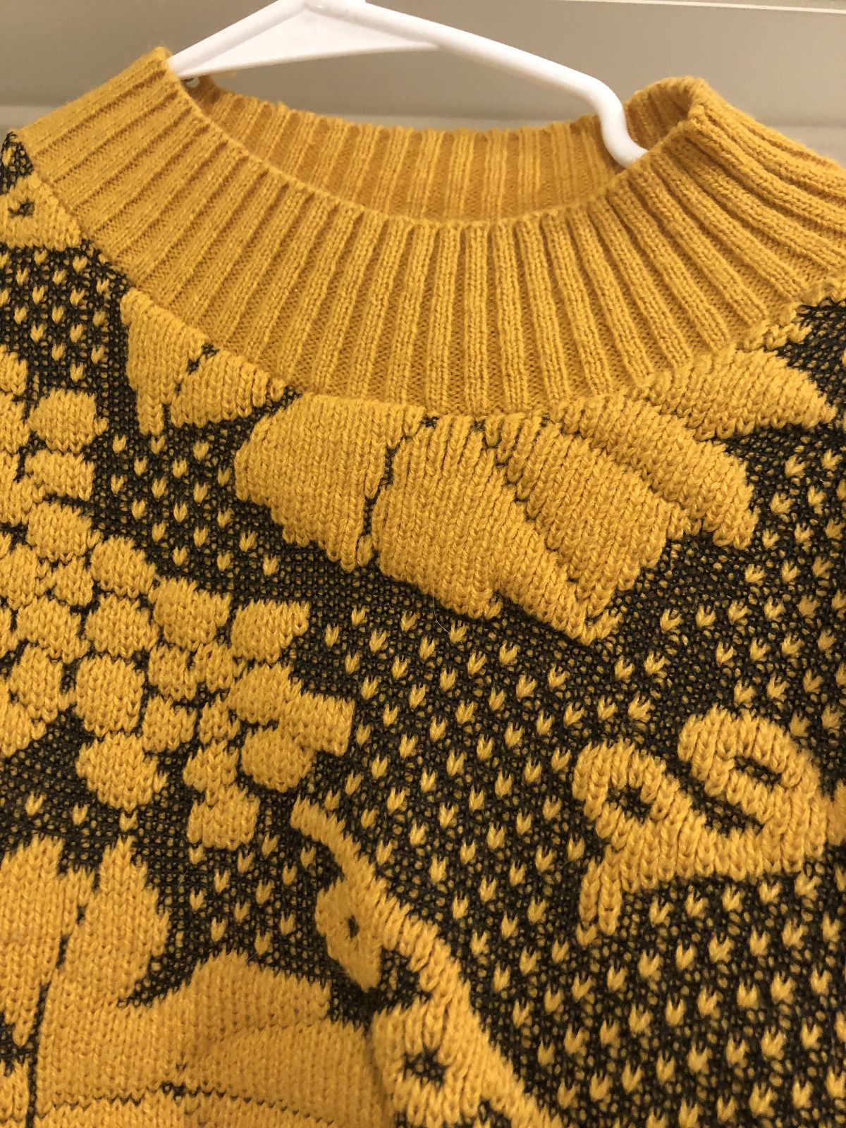 Zalerno Intl Sportswear 1980s Vintage Pullover Sweater – Yellow Leaf Pattern