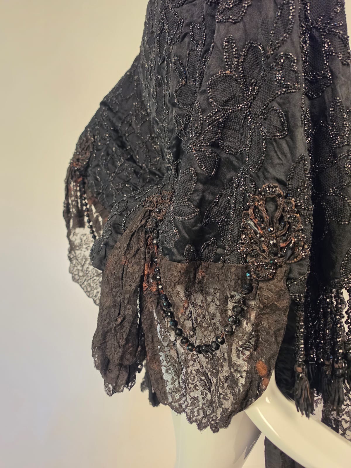 VICTORIAN 1870’S BLACK FLORAL SILK BUSTLE BACK CAPE W JET BEADING + LACE TRIM